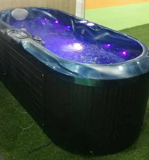 彩色鱼池喷泉灯